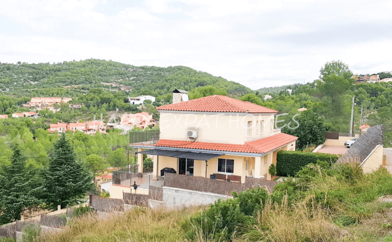 Beautiful family home located in a quiet area of the Sitges mountains Mas Mestre Olivella
