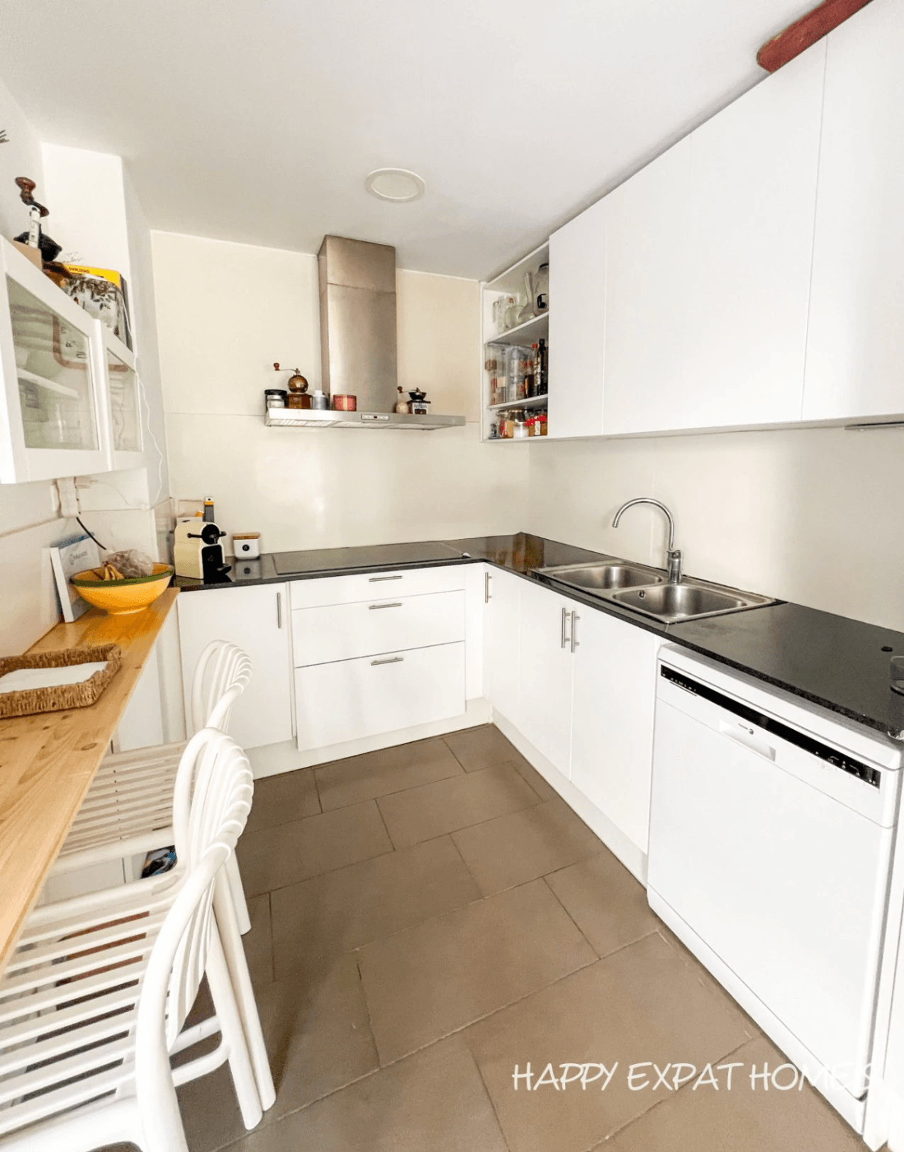 Unique apartment in La Plana (Sitges) with 205m2 private garden