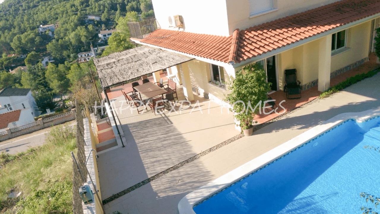 Beautiful family home located in a quiet area of the Sitges mountains Mas Mestre Olivella