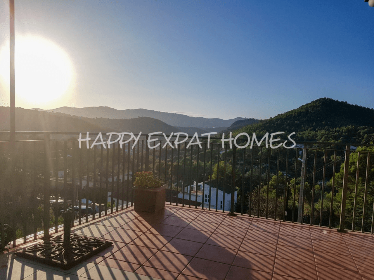 Beautiful family home located in a quiet area of the Sitges mountains Mas Mestre Olivella
