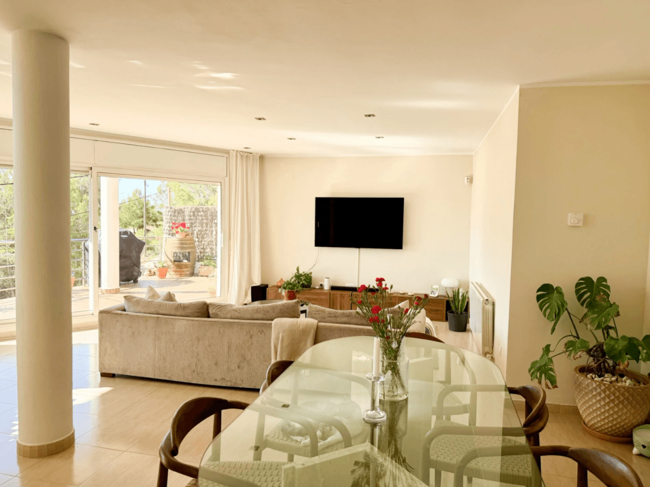 Villa with pool near Sitges close to schools, restaurants and stores