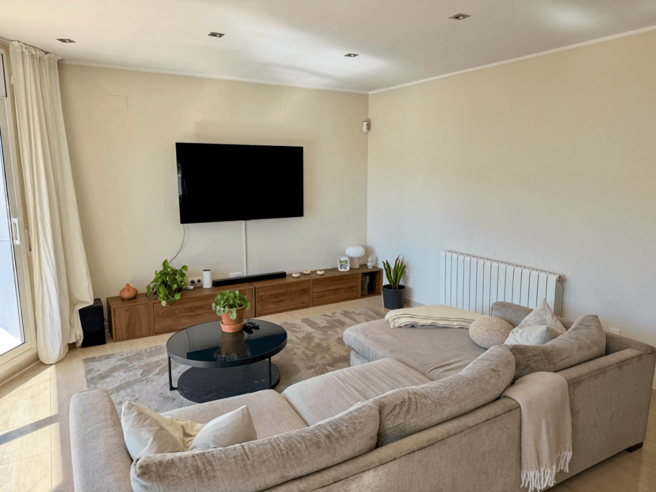 Villa with pool near Sitges close to schools, restaurants and stores