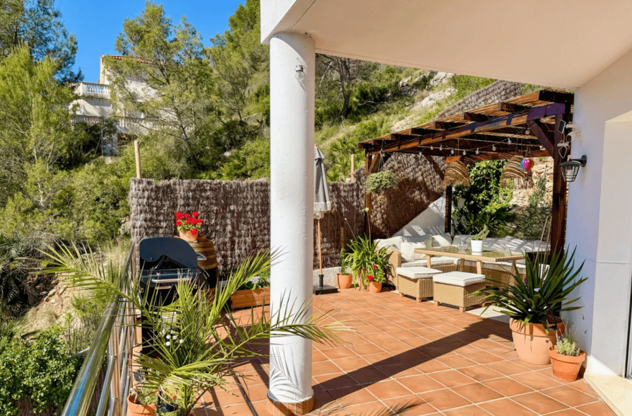 Villa with pool near Sitges close to schools, restaurants and stores