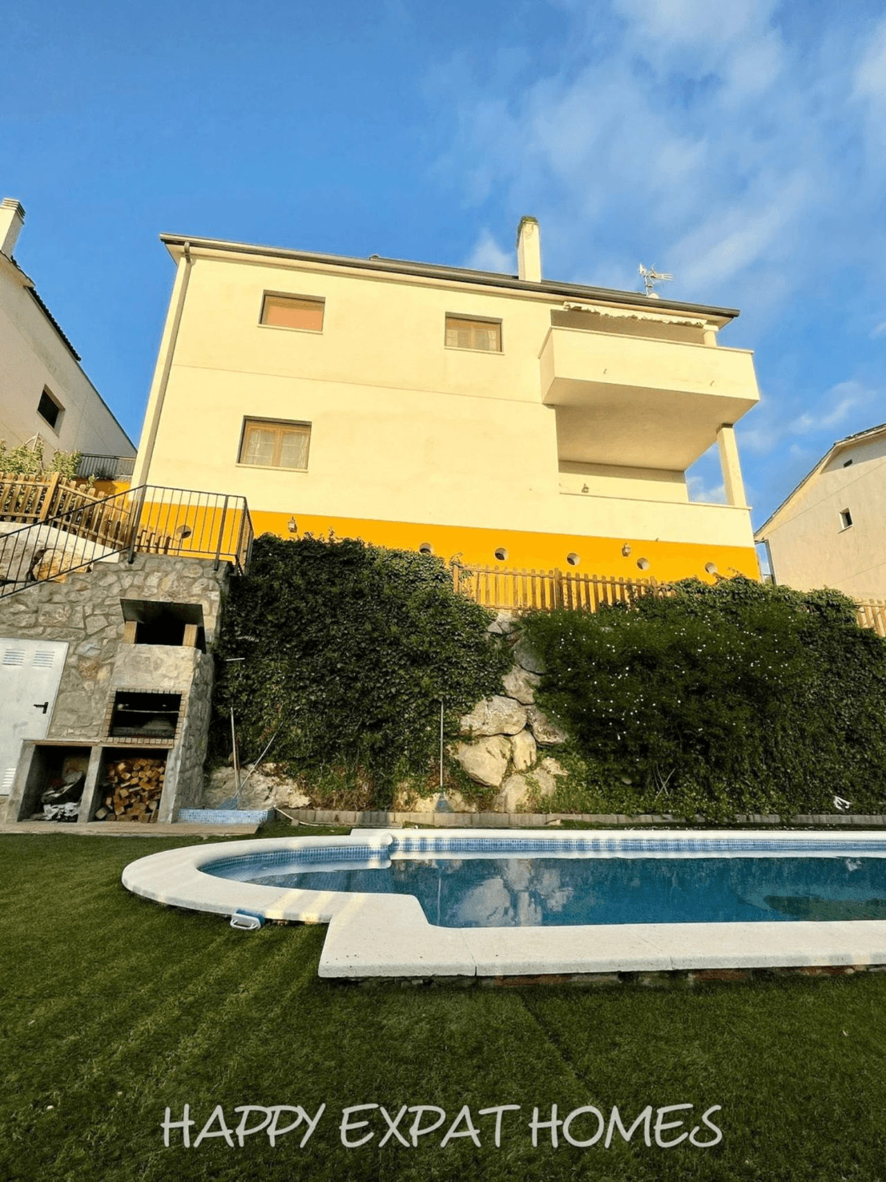 Casa grande para 2 familias o oficina con piscina