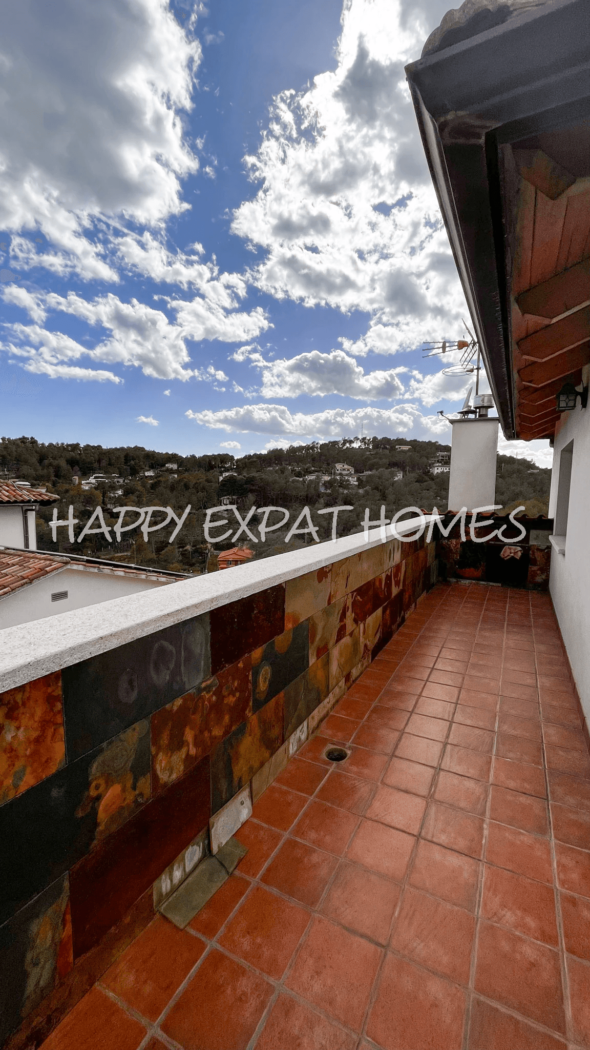 Casa grande para 2 familias o oficina con piscina