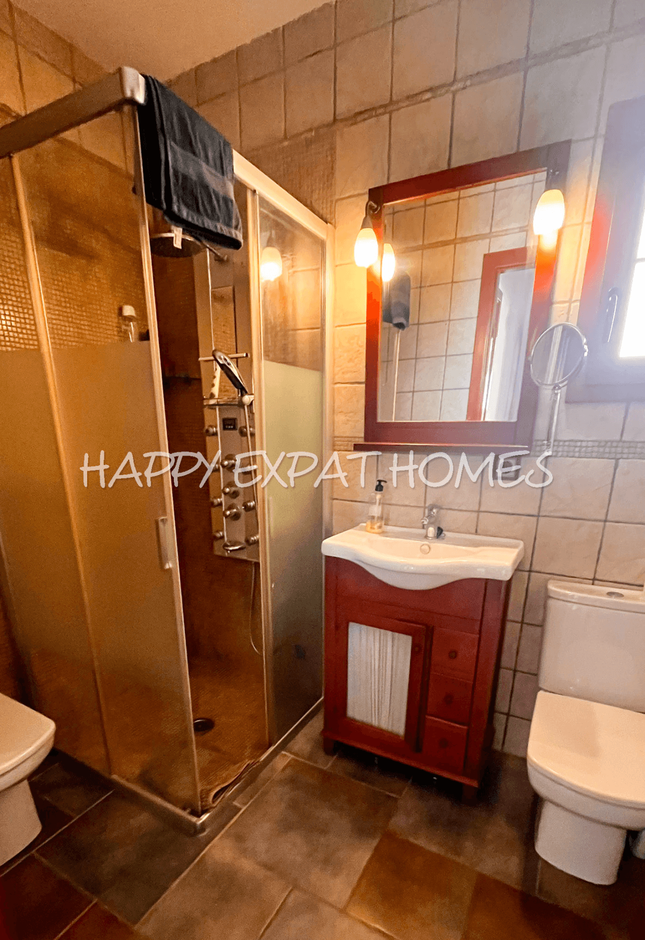 Casa grande para 2 familias o oficina con piscina