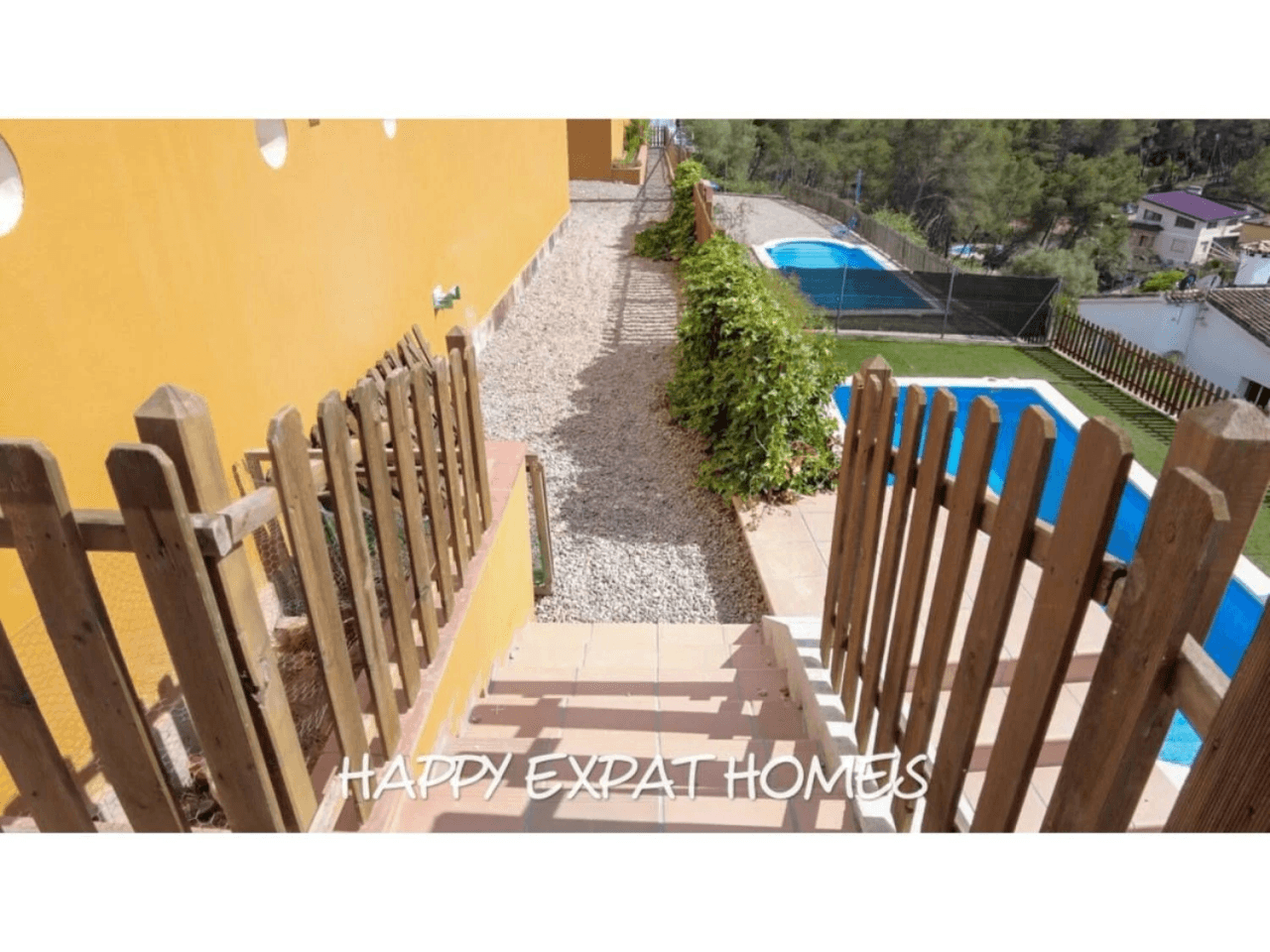 Casa grande para 2 familias o oficina con piscina