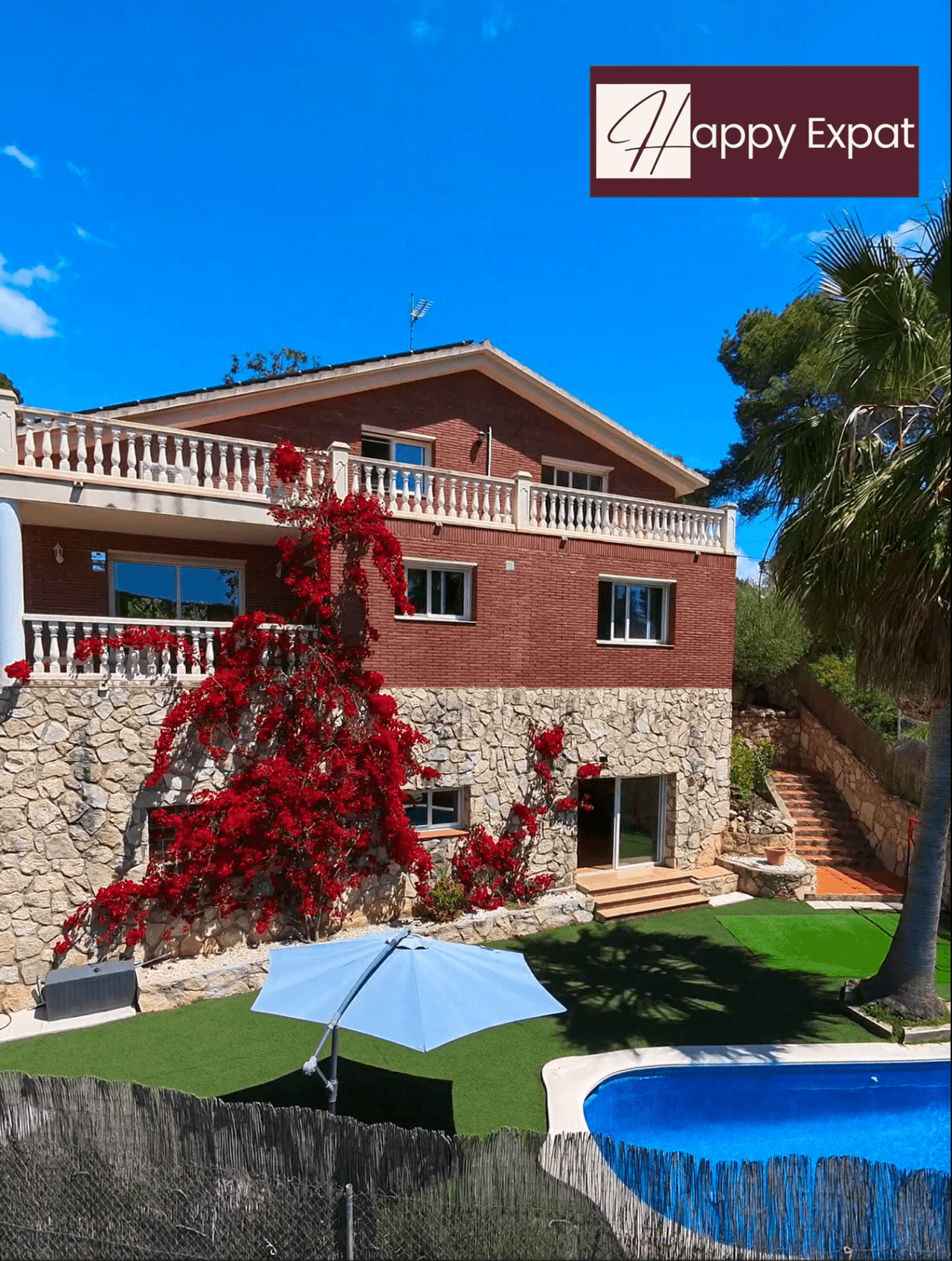 Villa Brillante y Espaciosa con Piscina, Jardín y Áreas de Estar al Aire Libre en Olivella