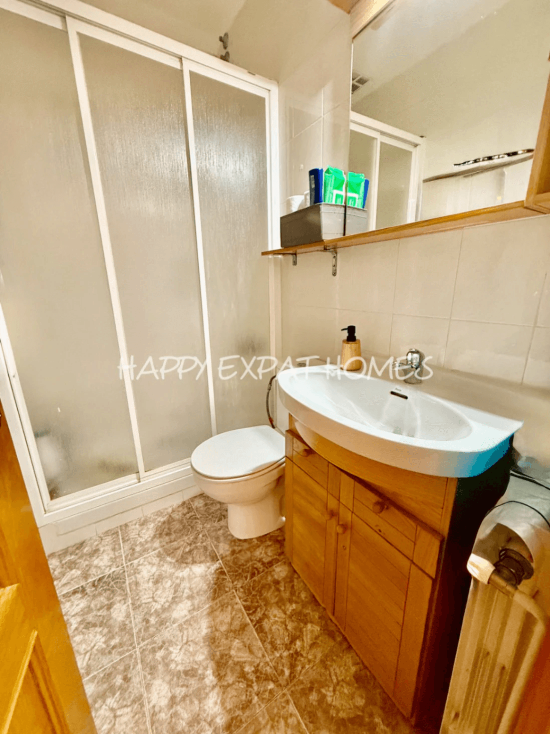 Charming south-facing townhouse with sea and mountain views in a peaceful residential area.