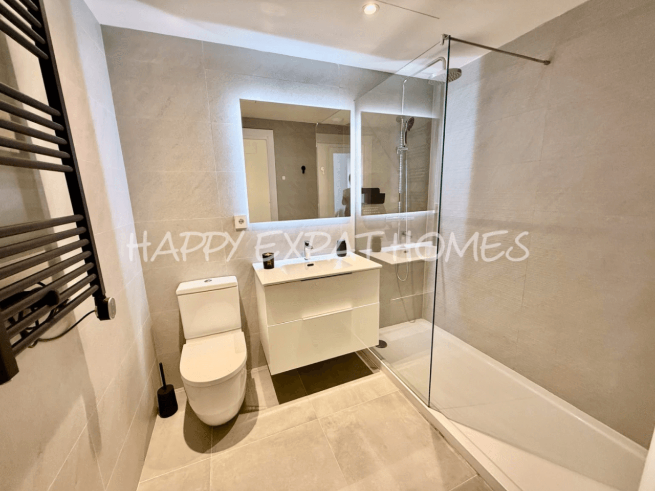 Brand New 4-Bedroom Duplex with Terraces, Pool & Premium Amenities in Vilanova i la Geltrú