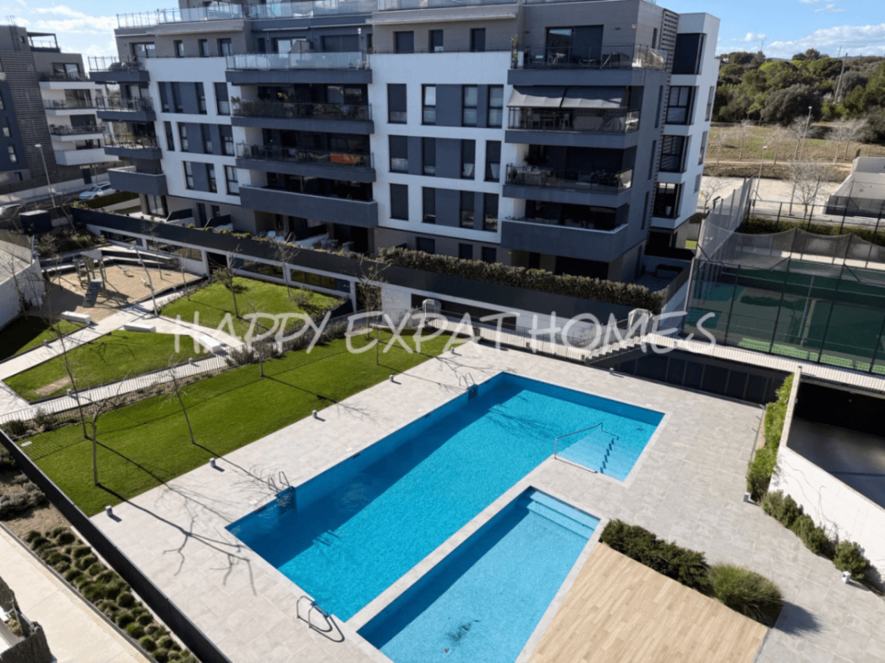 Brand New 4-Bedroom Duplex with Terraces, Pool & Premium Amenities in Vilanova i la Geltrú