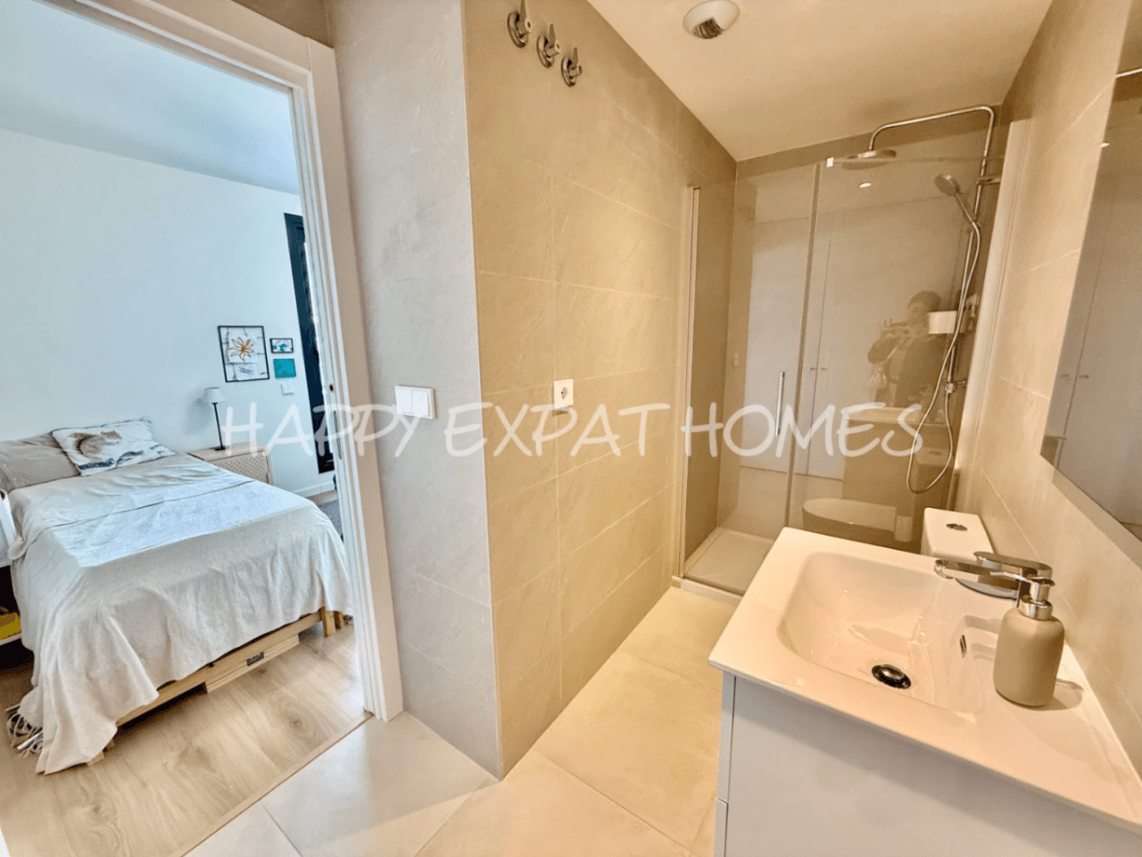 Brand New 4-Bedroom Duplex with Terraces, Pool & Premium Amenities in Vilanova i la Geltrú