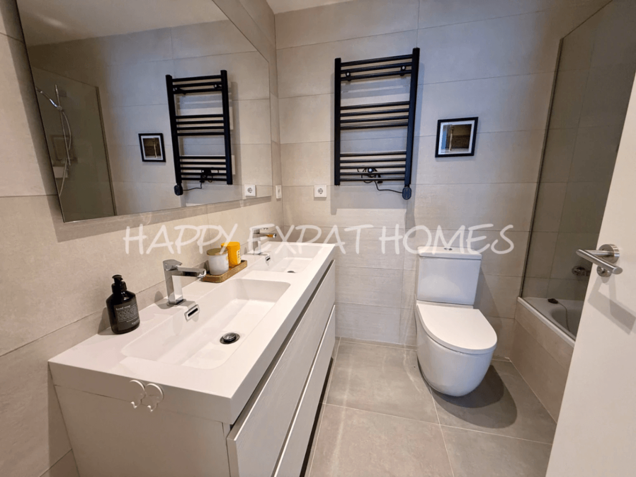 Brand New 4-Bedroom Duplex with Terraces, Pool & Premium Amenities in Vilanova i la Geltrú