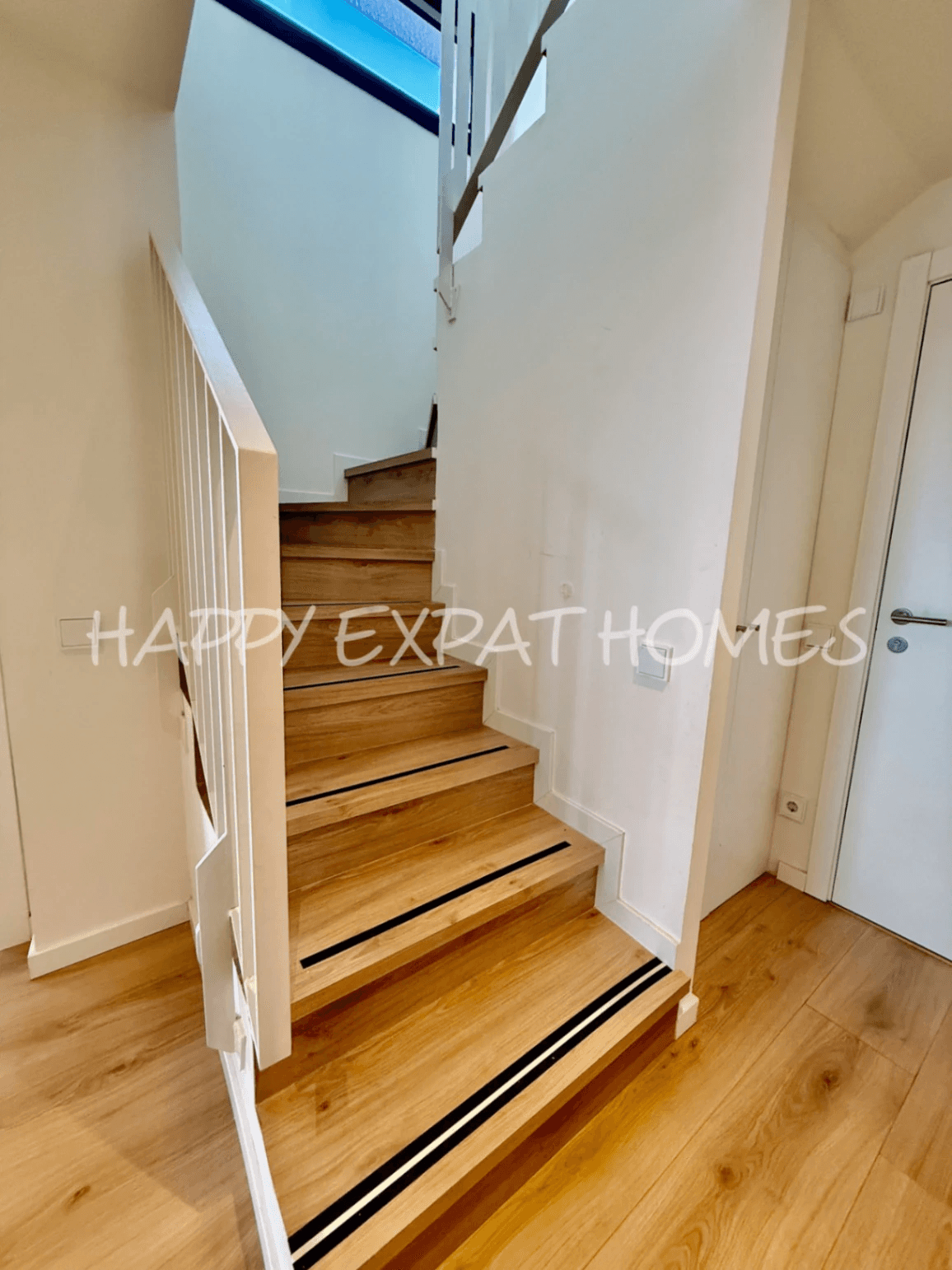 Brand New 4-Bedroom Duplex with Terraces, Pool & Premium Amenities in Vilanova i la Geltrú