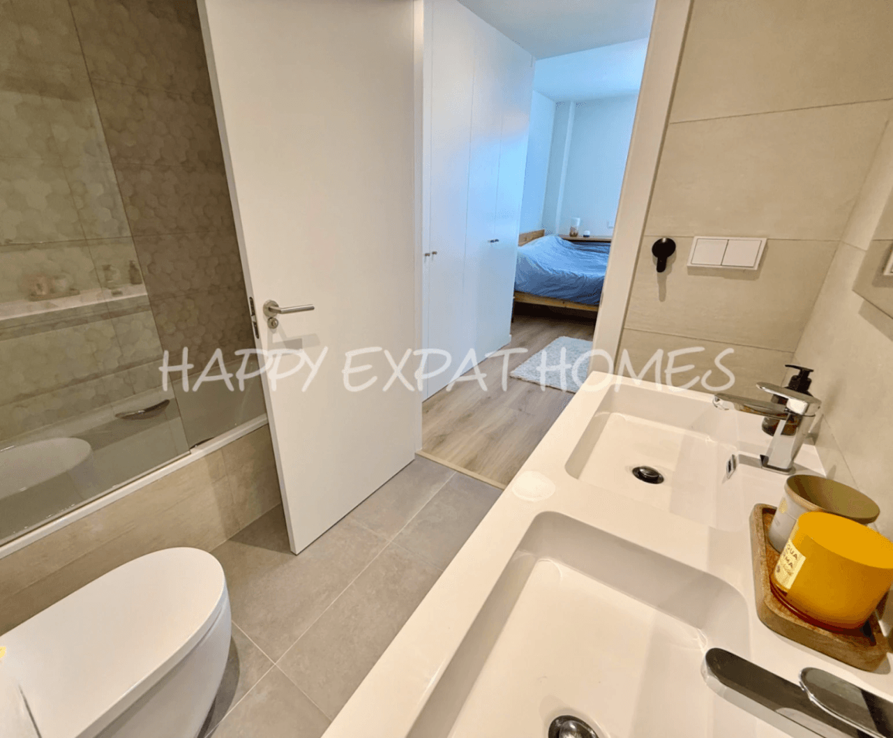 Brand New 4-Bedroom Duplex with Terraces, Pool & Premium Amenities in Vilanova i la Geltrú