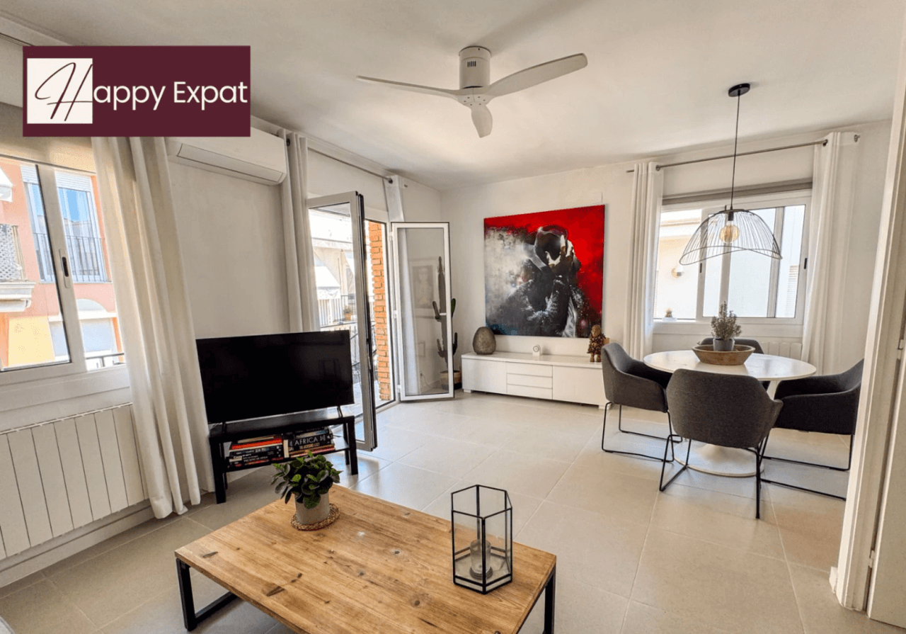 Bright & Quiet Apartment in the Heart of Town