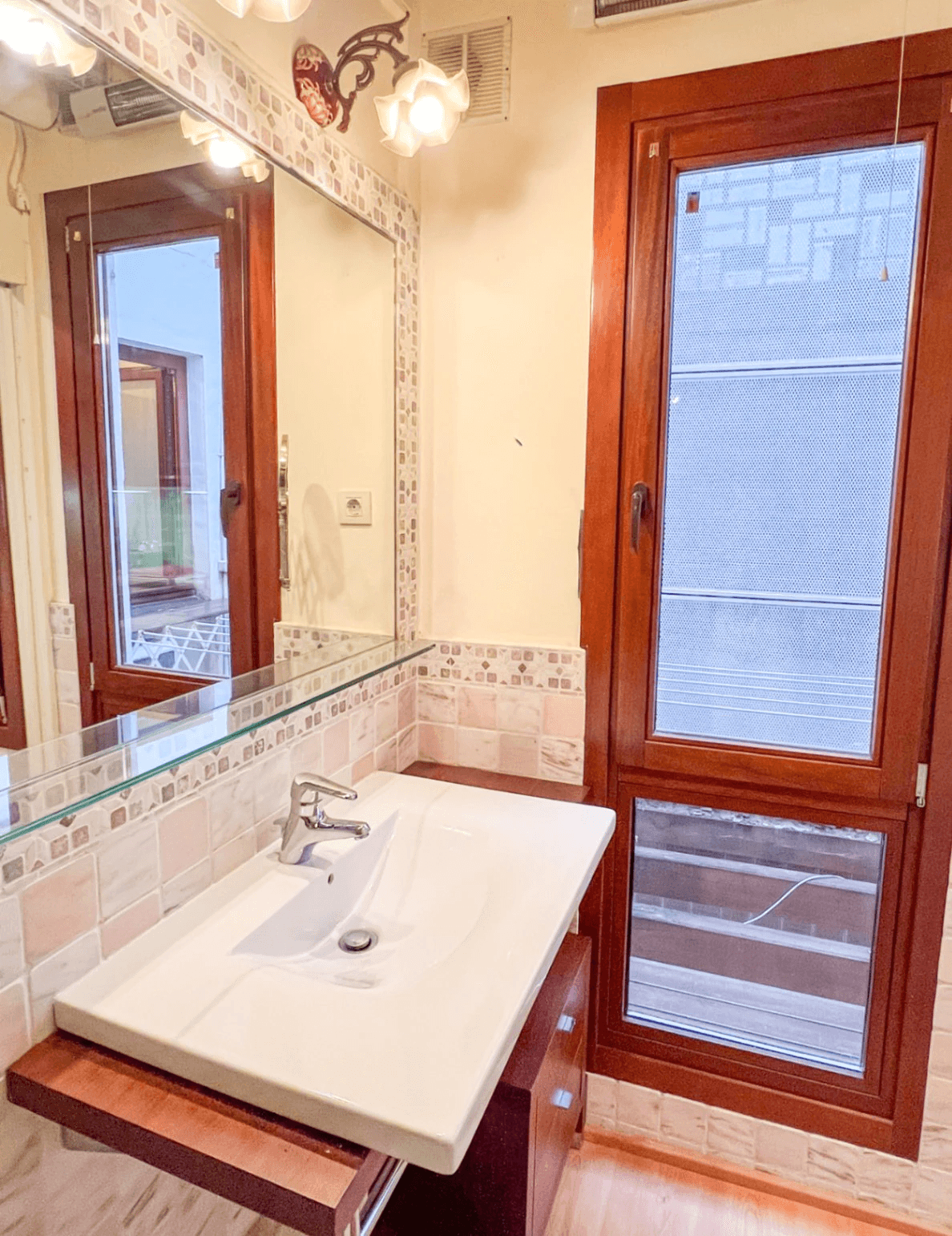 Cozy apartment at 20 steps from the beach in Sitges centre