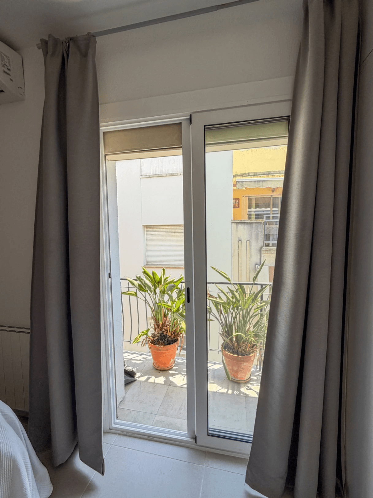 Bright & Quiet Apartment in the Heart of Town