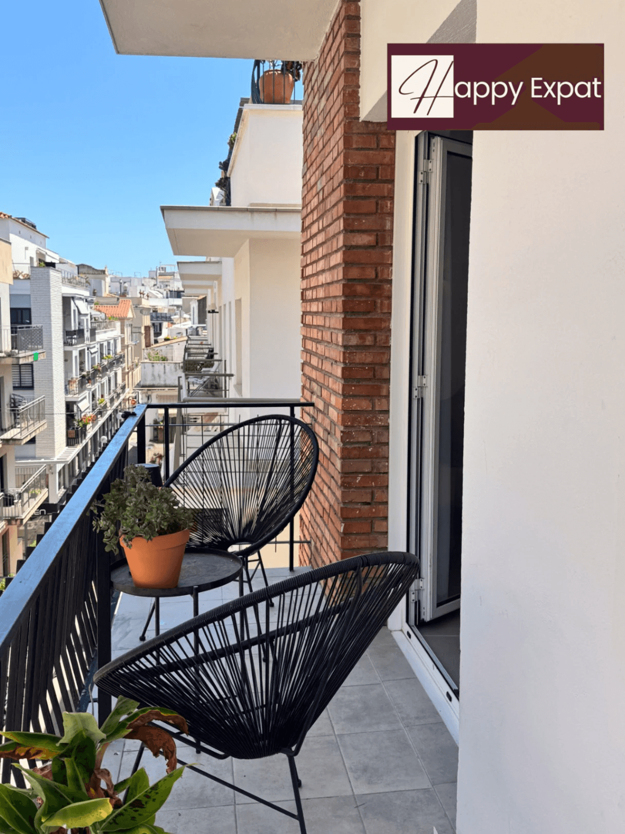 Bright & Quiet Apartment in the Heart of Town