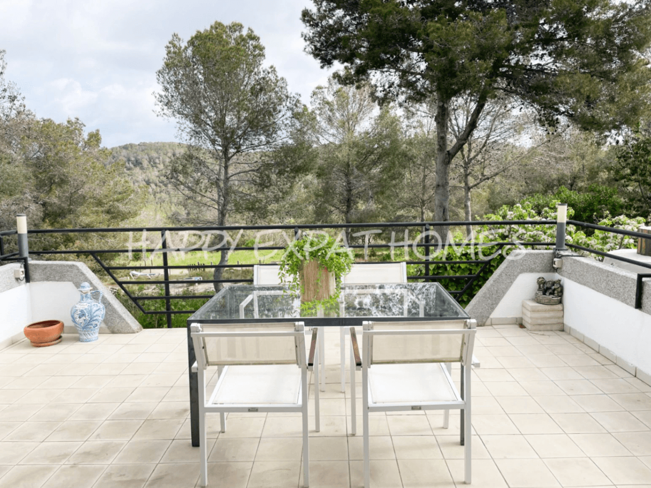 Big villa with private woods and tourist license