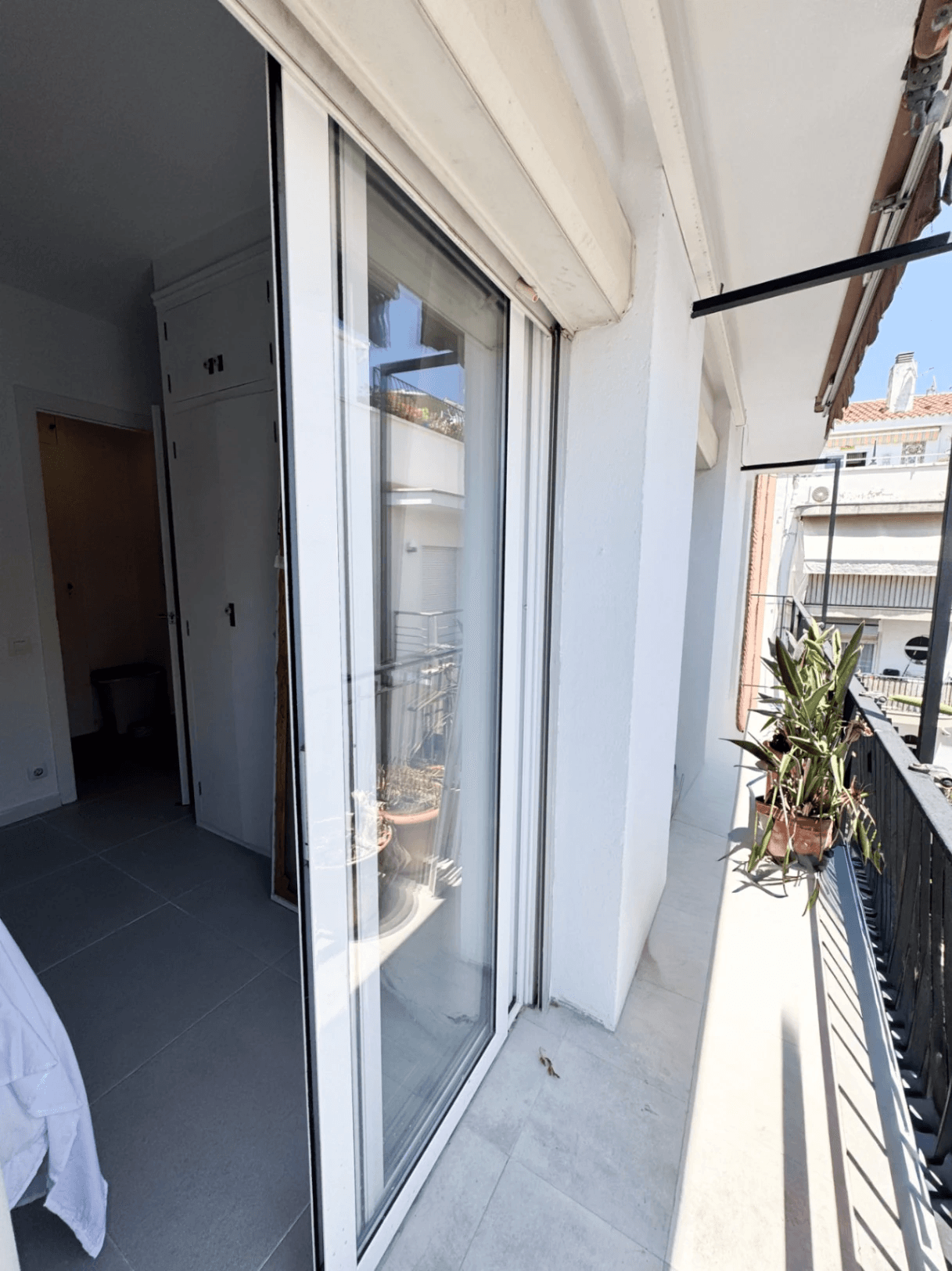 Bright & Quiet Apartment in the Heart of Town