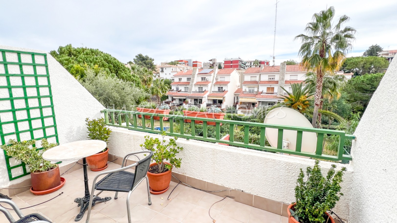 Lovely townhouse in Vallpineda with community pool