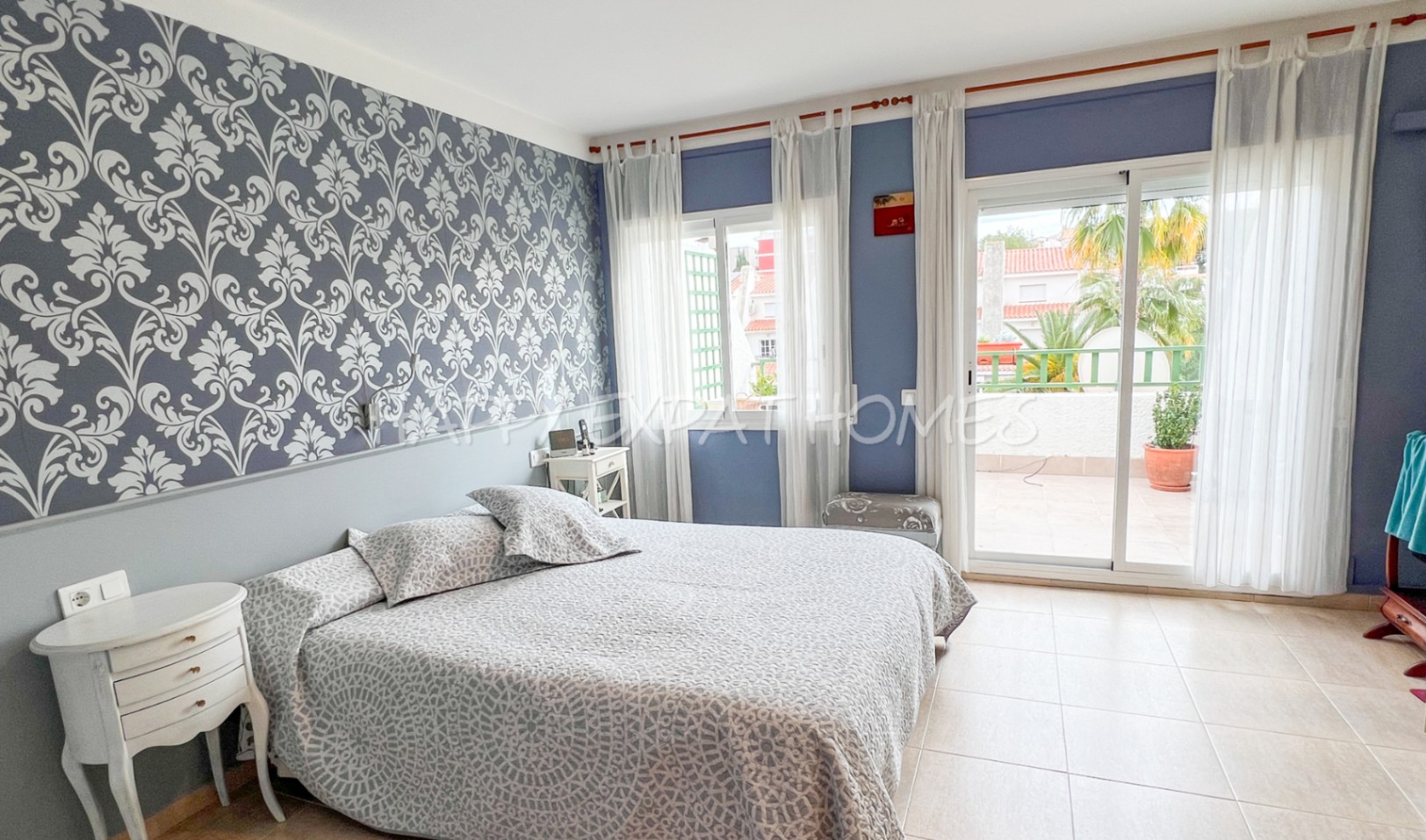 Lovely townhouse in Vallpineda with community pool