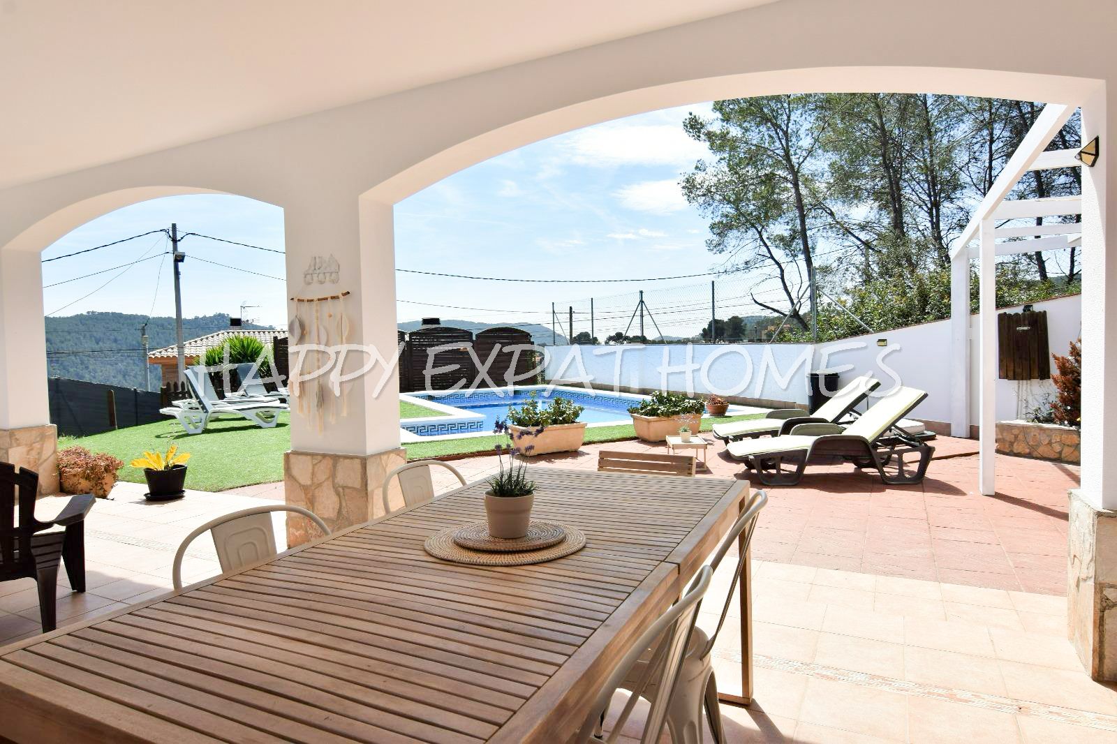 Beautiful Villa in the Sitges hills with no stairs and a big plot and tourist licence