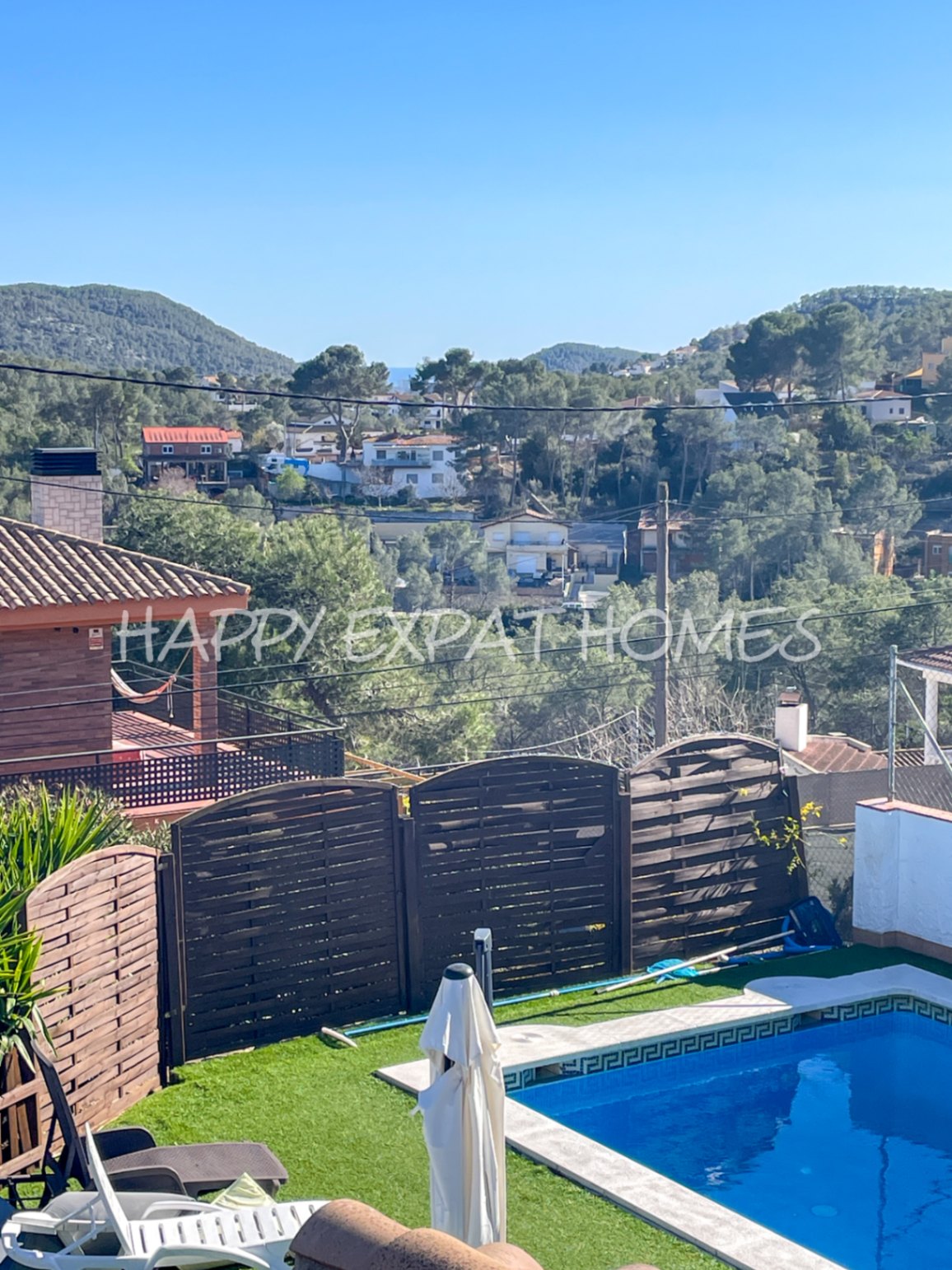 Prachtige villa in de heuvels van Sitges zonder trappen en een groot perceel