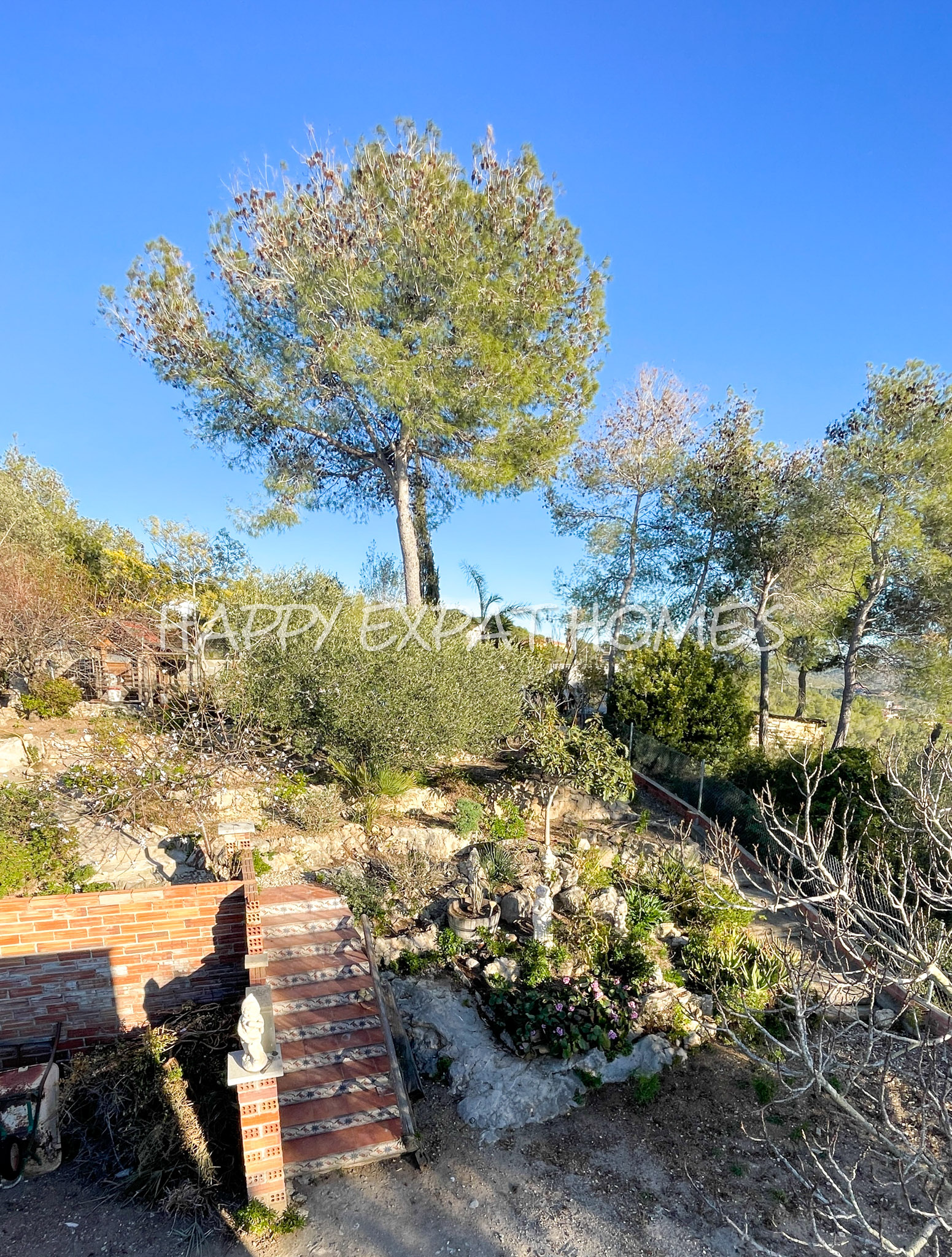 House in the Sitges hills with big garden