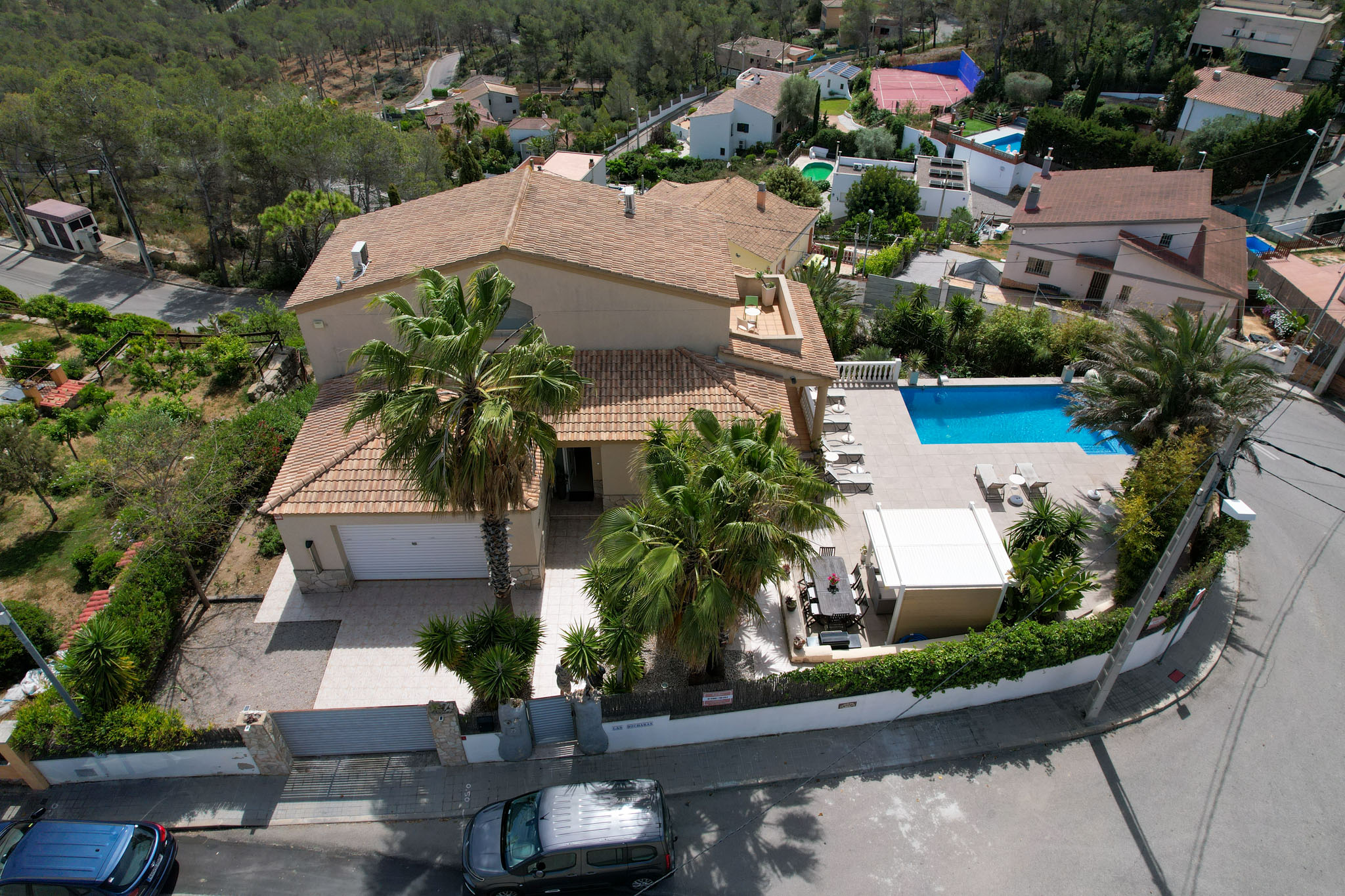 Villa in the Sitges hills with great views, no stairs