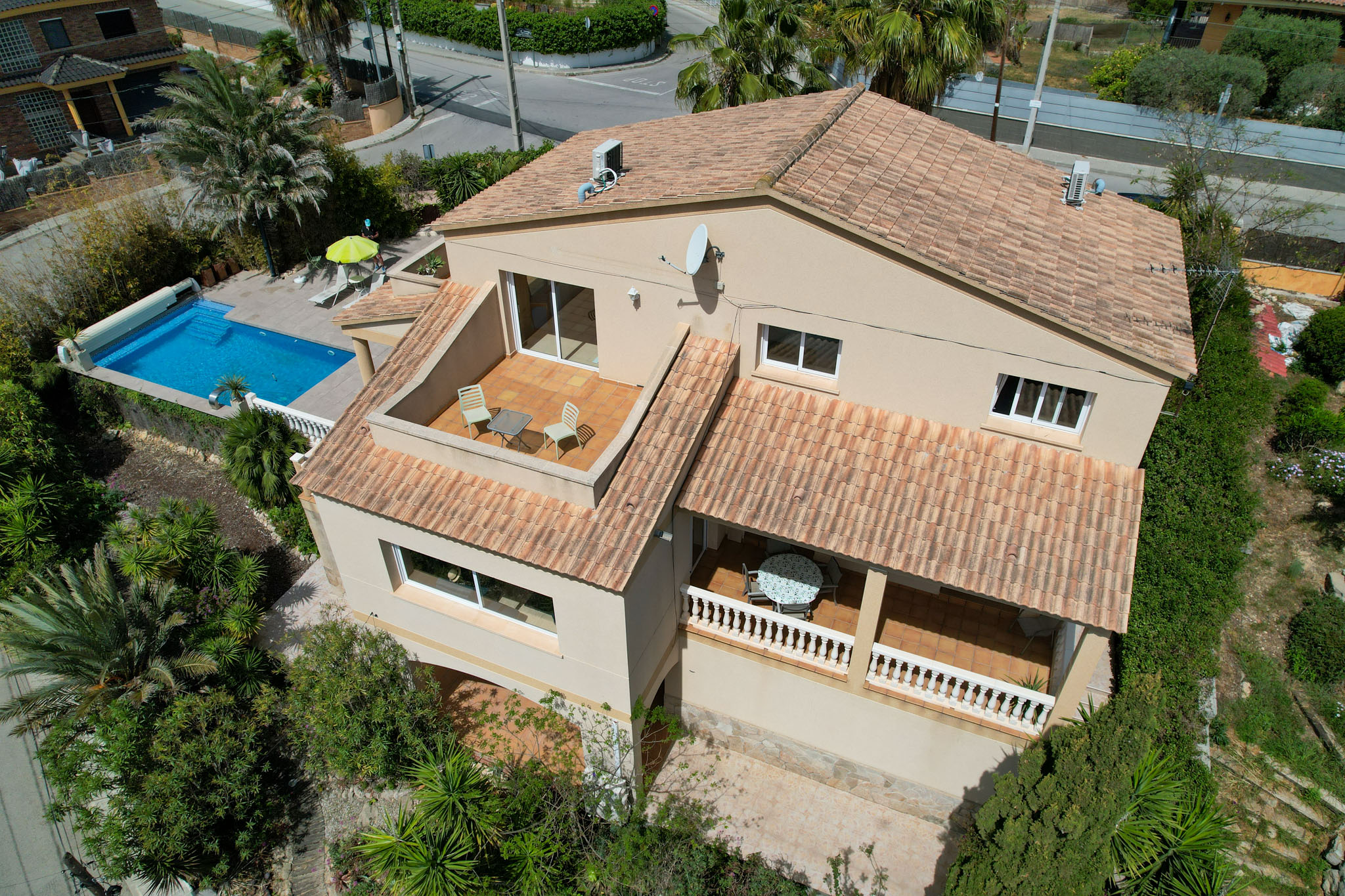 Villa in the Sitges hills with great views, no stairs
