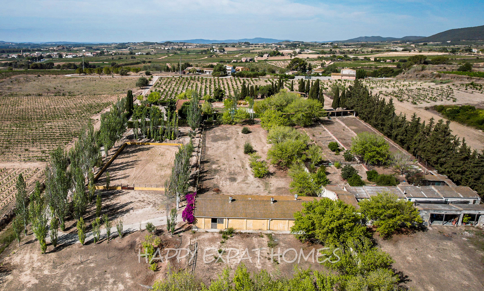 Exquisit country house surrounded by Catalan Vineyards