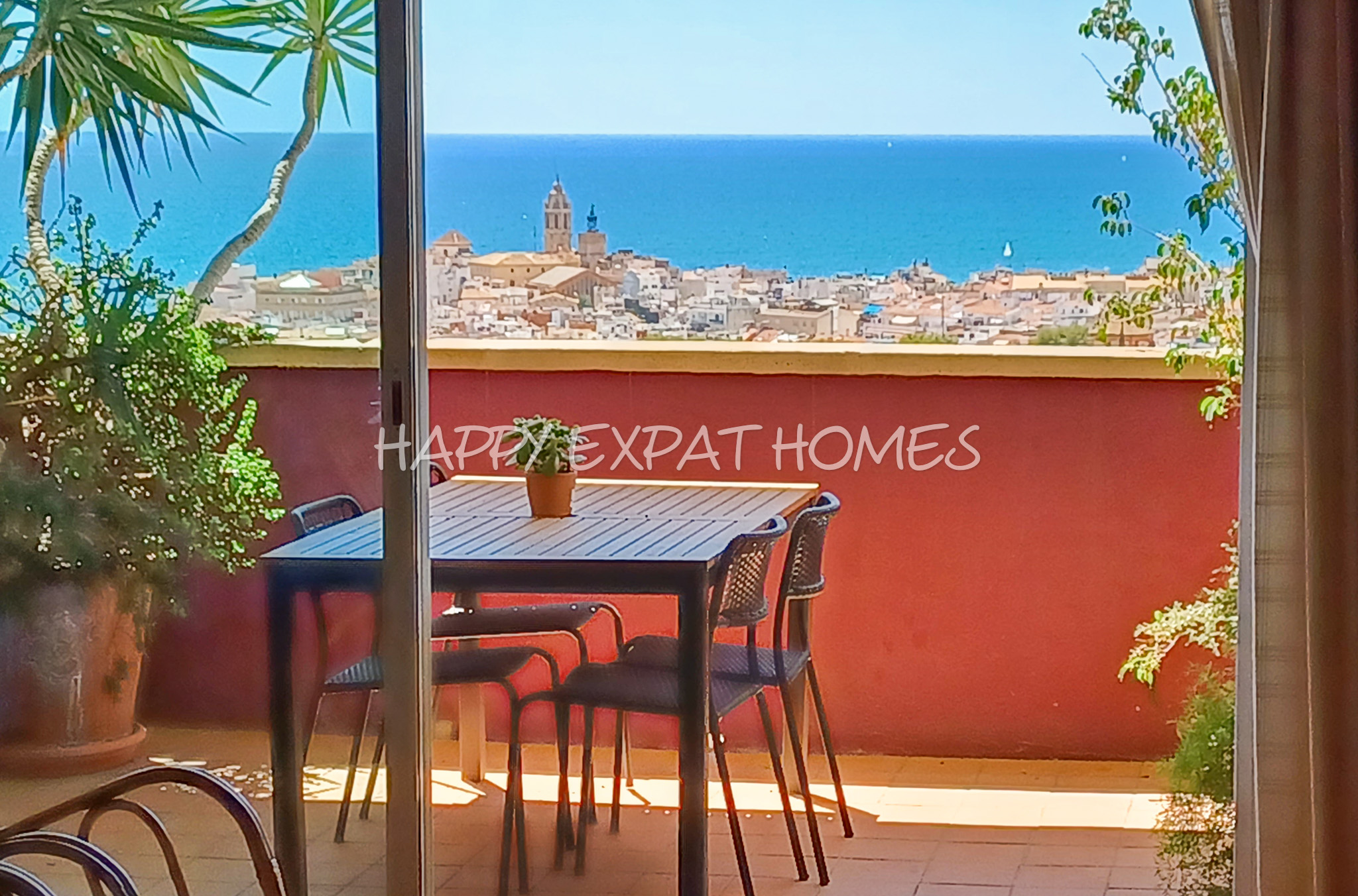 Dachgeschoss-Triplex mit herrlichem Meerblick in Sitges